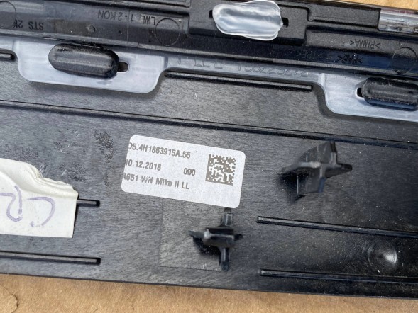 Audi OE НАКЛАДКА ТУНЕЛЬНА AUDI A8 D5 4N1863915A