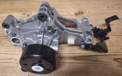 BMW OE 7952783 Водяний насос кронштейном bmw g20 g21 g22 g23 g26 g05 g06 g07 m340i m440i 48в