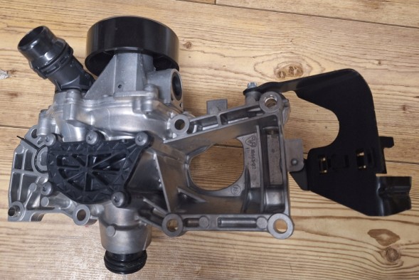 BMW OE 7952783 Водяний насос кронштейном bmw g20 g21 g22 g23 g26 g05 g06 g07 m340i m440i 48в