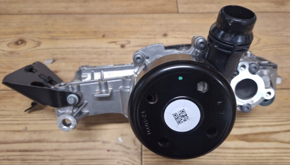 BMW OE 7952783 Водяний насос кронштейном bmw g20 g21 g22 g23 g26 g05 g06 g07 m340i m440i 48в
