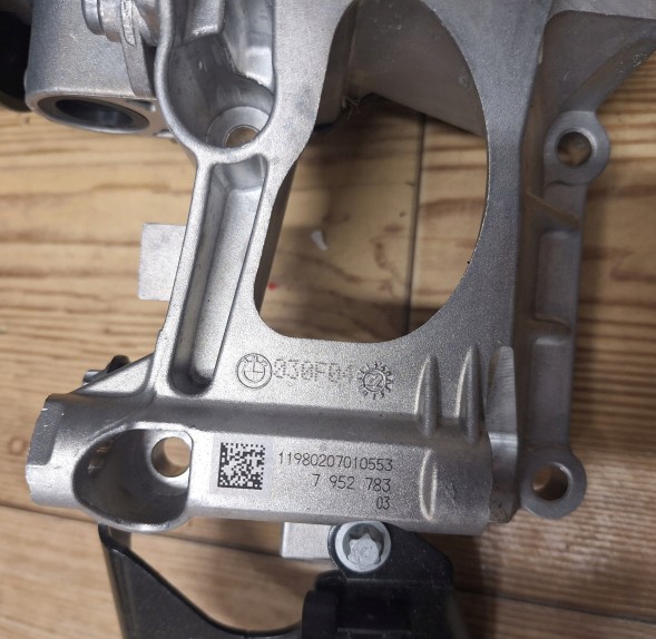 BMW OE 7952783 Водяний насос кронштейном bmw g20 g21 g22 g23 g26 g05 g06 g07 m340i m440i 48в