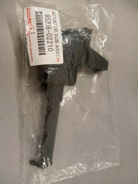 Toyota OE 85208-02210 E21 TOYOTA COROLLA E21 ОМИВАЧ НАСАДКИ ЛАМПИ ФАРИ ЛІВИЙ 85208-02210