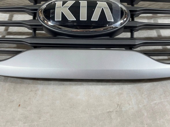 Kia OE 863523W000 86352 3W000 86361-3U000 11252010 gril maskownica chłodnicy zderzaka przedniego w zderzak przód przedni przodu chrom chromowana chromowany Решітка радіатора KIA SPORTAGE III 10-13, передня