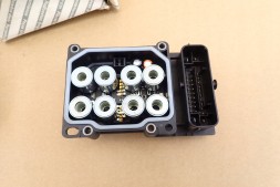 Fiat OE 0071749675 6887724AA 71770151 0071770151 71749675 FIAT PANDA 4X4 POMPA ABS BLOK ZAWOROWY OEM 0265801158 FIAT PANDA II 2003-2011 4Х4 НАСОС АБС КЛАПАННИЙ БЛОК OEM 0265801158 71770151
