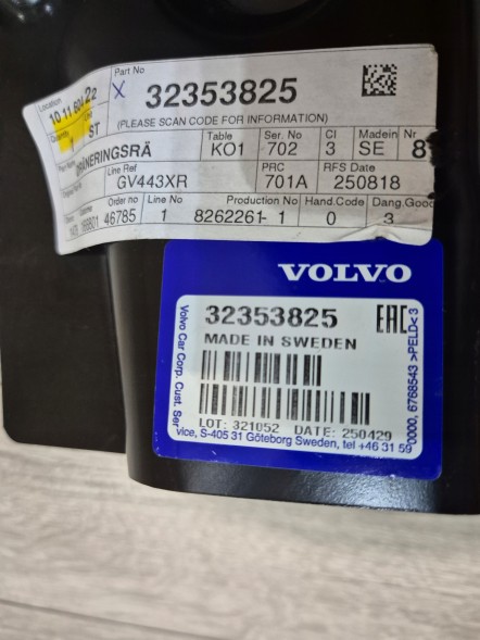 Volvo OE VOLVO V60 II Cross Country Ліва задня водостічна канавка кузова 32353825