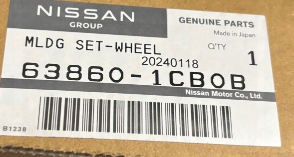 Infiniti OE 638601CB0B ПРАВА НАКЛАДКА ПЛАНКА БРИЗКОВИКА ПЕРЕДНЯ INFINITI FX35 FX37 QX70 НОВА OE