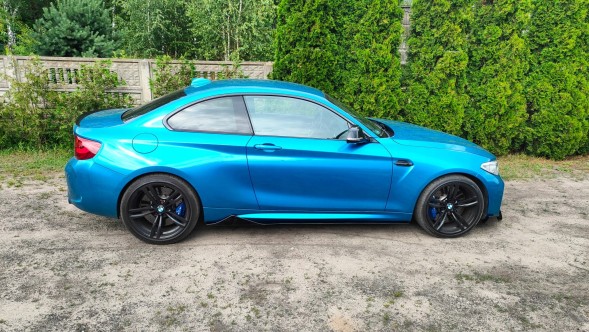 Китай 16247 BMW M2 F87 Чорні глянцеві накладки на пороги
