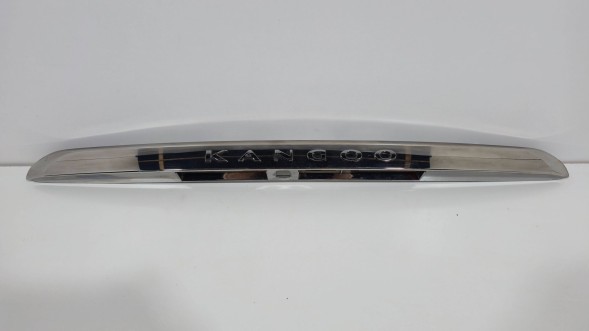 Renault OE 848103563R +48697472561 Хромована накладка на кришку багажника, повна, гарна, Renault Kangoo III 848102360R OEM