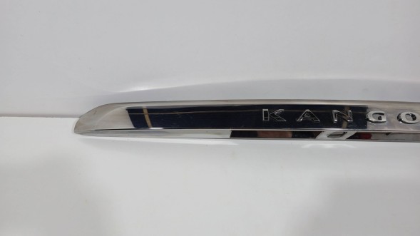 Renault OE 848103563R +48697472561 Хромована накладка на кришку багажника, повна, гарна, Renault Kangoo III 848102360R OEM