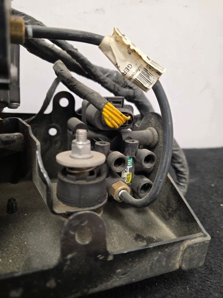 Mercedes-Benz OE A0993200004 OEM Компресор пневмопідвіски Mercedes W205 W213 W907 W238 W253 W257 W290