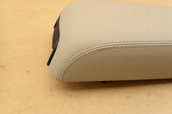 Mopar DODGE CHARGER 2013- PODŁOKIETNIK 1VT06HL1AF LANCIA THEMA OEM NOWY MOPAR DODGE CHARGER 2013- ПІДЛОКІТНИК 1VT06HL1AF LANCIA THEMA OEM MOPAR