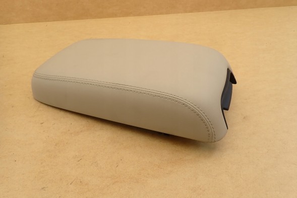 Mopar DODGE CHARGER 2013- PODŁOKIETNIK 1VT06HL1AF LANCIA THEMA OEM NOWY MOPAR DODGE CHARGER 2013- ПІДЛОКІТНИК 1VT06HL1AF LANCIA THEMA OEM MOPAR