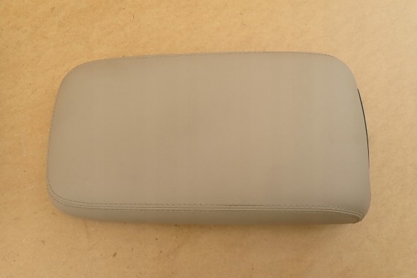 Mopar DODGE CHARGER 2013- PODŁOKIETNIK 1VT06HL1AF LANCIA THEMA OEM NOWY MOPAR DODGE CHARGER 2013- ПІДЛОКІТНИК 1VT06HL1AF LANCIA THEMA OEM MOPAR