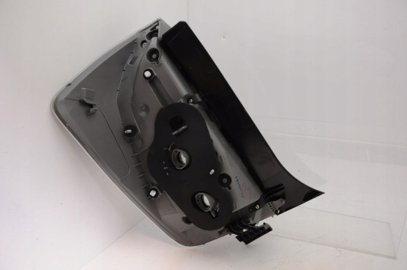 Китай WE8212-19X9R3LD-UESL TOYOTA PRIUS 2012- СВІТЛОДІОДНА ЗАДНЯ ЛАМПА ПРАВА НОВА ^