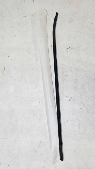 BMW OE 7352442 PG Ущільнювач скла передніх дверей BMW X1 F48 F49 7352442