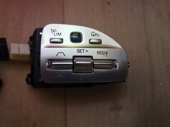 Mercedes-Benz OE Кнопки на кермі Mercedes A0999051604
