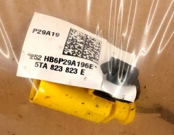 Volkswagen OE МАСКА ЗАПРАВКИ БАКА ПРАВА ЛІВА VW TOURAN 5TA 15- 5TA823823E