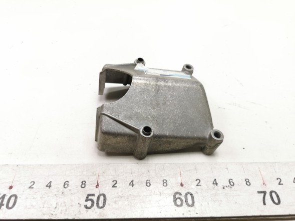 Ford OE Кронштейн насоса гідропідсилювача керма Ford Fiesta 1995-2002 OE 1004470