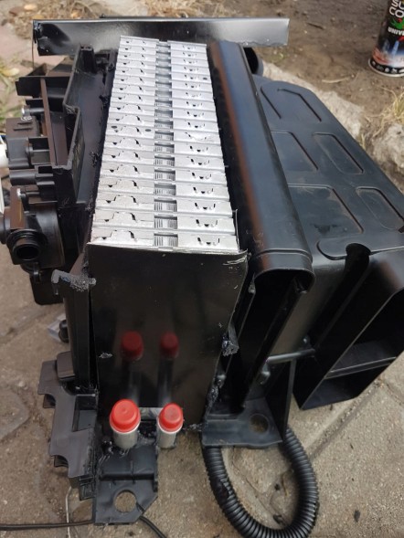 Китай 9561001 КОНДИЦІОНЕР ДЛЯ МІНІЕКСКАВАТОРА КУБОТА U55-4