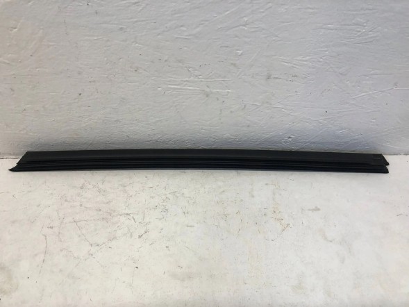 BMW OE 51337407420 BMW 3 G20 G21 ПРОКЛАДКА СКРЕБА ДВЕРЕЙ ПЕРЕДНЯ ПРАВА