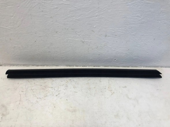 BMW OE 51337407420 BMW 3 G20 G21 ПРОКЛАДКА СКРЕБА ДВЕРЕЙ ПЕРЕДНЯ ПРАВА
