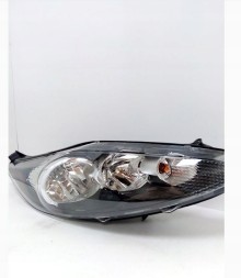 Hella 1EJ 247 045-321 Hella 1ej 247 045-321 фара ford fiesta vi . Увага потріскана зачіпка.