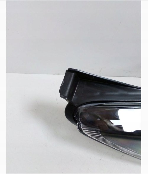 Hella 1EJ 247 045-321 Hella 1ej 247 045-321 фара ford fiesta vi . Увага потріскана зачіпка.