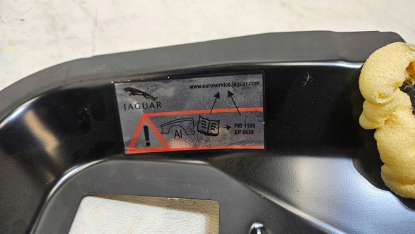Jaguar OE GX73-278A24A GO ПІДСИЛЕННЯ КРИЛА ПРАВЕ ЗАДНЄ JAGUAR XE GX73-278A24A НОВЕ