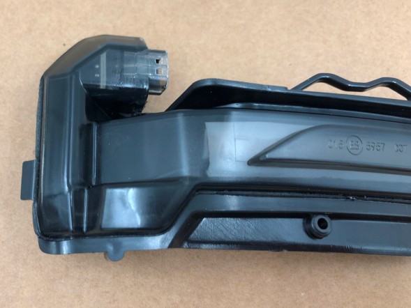 ВОЛЛЕР 81A949102 81A949101 Напрямки dynamic в дзеркала 81a949102 81a949101 для audi q3 2019-2020