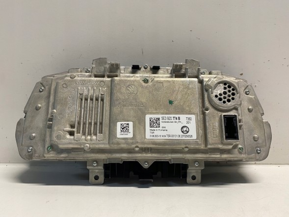 Skoda OE LICZNIK 5E3920774 SKODA OCTAVIA 4 IV 1.4 E-TSI HYBRID ЛІЧИЛЬНИК ГОДИННИК VIRTUAL COCPIT 5E3920774
