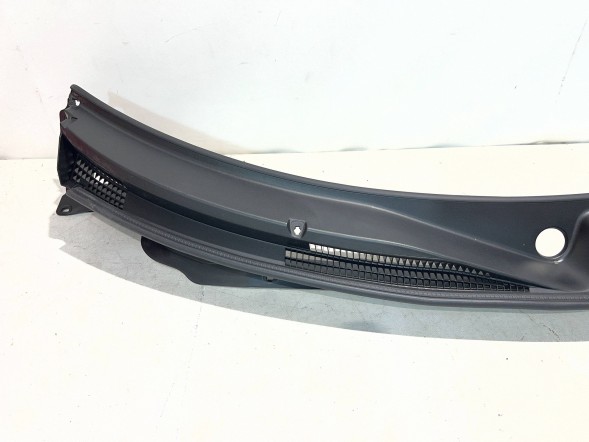Suzuki OE 7233153R0 pmi150921 ВЕРХНЯ ПАНЕЛЬ ПІД ЛОБОВЕ СКЛО SUZUKI SWIFT MK8 72331-53R0