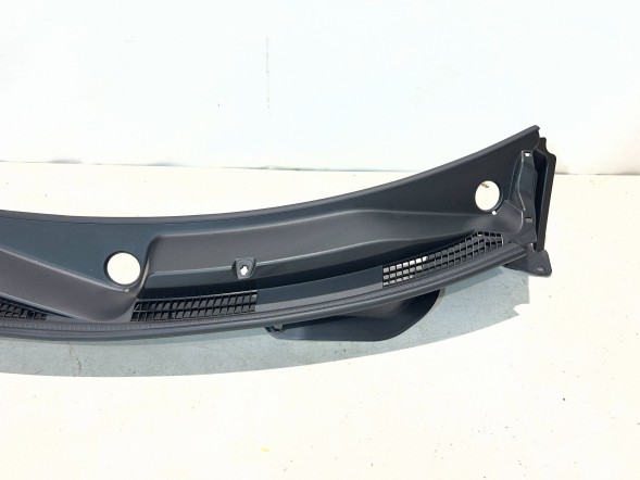 Suzuki OE 7233153R0 pmi150921 ВЕРХНЯ ПАНЕЛЬ ПІД ЛОБОВЕ СКЛО SUZUKI SWIFT MK8 72331-53R0