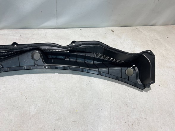 Suzuki OE 7233153R0 pmi150921 ВЕРХНЯ ПАНЕЛЬ ПІД ЛОБОВЕ СКЛО SUZUKI SWIFT MK8 72331-53R0