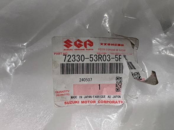 Suzuki OE 7233153R0 pmi150921 ВЕРХНЯ ПАНЕЛЬ ПІД ЛОБОВЕ СКЛО SUZUKI SWIFT MK8 72331-53R0