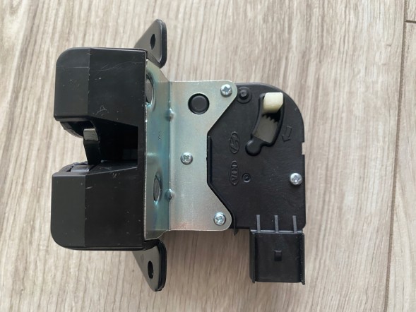 Kia OE 81230 1Y010ZYGAAUTOCZESCI GRYFINO KIA PICANTO II 11-17 ЗАМОК КРИШКИ БАГАЖНИКА ОРИГІНАЛ 81230 1Y010