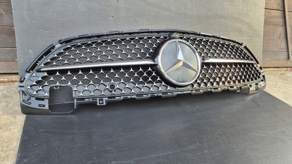 Mercedes-Benz OE GRILL ATRAPA CHŁODNICY MERCEDES C-KLASA W206 2021- AMG LINE BLACK Муляж решітки радіатора GRILL Mercedes C Klasa W206 2021- AMG LINE OE A2068882100