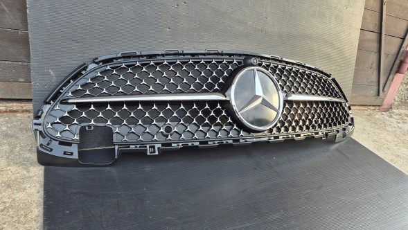 Mercedes-Benz OE GRILL ATRAPA CHŁODNICY MERCEDES C-KLASA W206 2021- AMG LINE BLACK Муляж решітки радіатора GRILL Mercedes C Klasa W206 2021- AMG LINE OE A2068882100