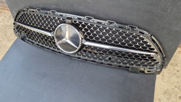 Mercedes-Benz OE GRILL ATRAPA CHŁODNICY MERCEDES C-KLASA W206 2021- AMG LINE BLACK Муляж решітки радіатора GRILL Mercedes C Klasa W206 2021- AMG LINE OE A2068882100