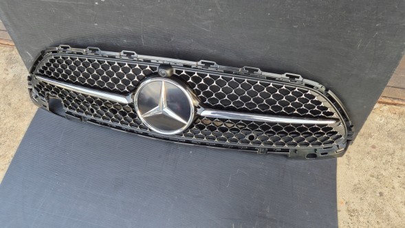 Mercedes-Benz OE GRILL ATRAPA CHŁODNICY MERCEDES C-KLASA W206 2021- AMG LINE BLACK Муляж решітки радіатора GRILL Mercedes C Klasa W206 2021- AMG LINE OE A2068882100