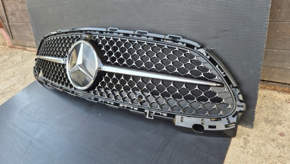Mercedes-Benz OE GRILL ATRAPA CHŁODNICY MERCEDES C-KLASA W206 2021- AMG LINE BLACK Муляж решітки радіатора GRILL Mercedes C Klasa W206 2021- AMG LINE OE A2068882100