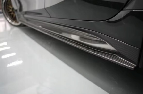 Китай 4962741 НАКЛАДКИ ПОРОГІВ ПЛАНКИ ПІД БІЧНІ ПОРОГИ OEM STYLE BMW G82 G83 CARBON