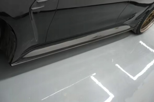 Китай 4962741 НАКЛАДКИ ПОРОГІВ ПЛАНКИ ПІД БІЧНІ ПОРОГИ OEM STYLE BMW G82 G83 CARBON