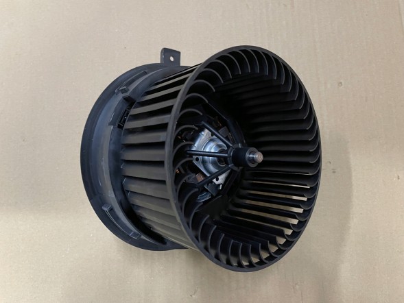 Alfa Romeo OE 77365569 VAL 715248 ALFA ROMEO GIULIETTA ВЕНТИЛЯТОР ПОДАЧИ ПОВІТРЯ