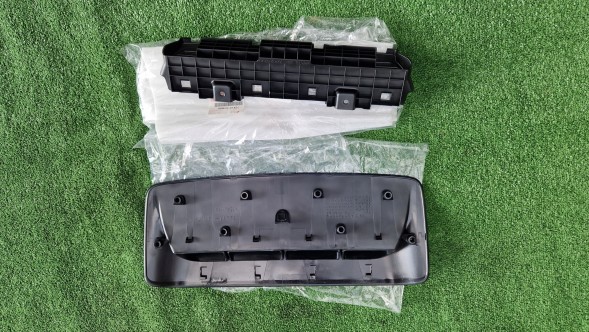 Suzuki OE 72411-57M00 BENZYNA Впускний отвір маски решітки радіатора Suzuki Jimny 2012-2018, чорний, новий