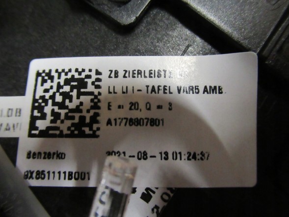 Mercedes-Benz OE A1776806007 A1776807801 MERCEDES W177 AMG СВІТЛОДІОДНА ДЕКОРАТИВНА СТРІГА КОНСОЛІ