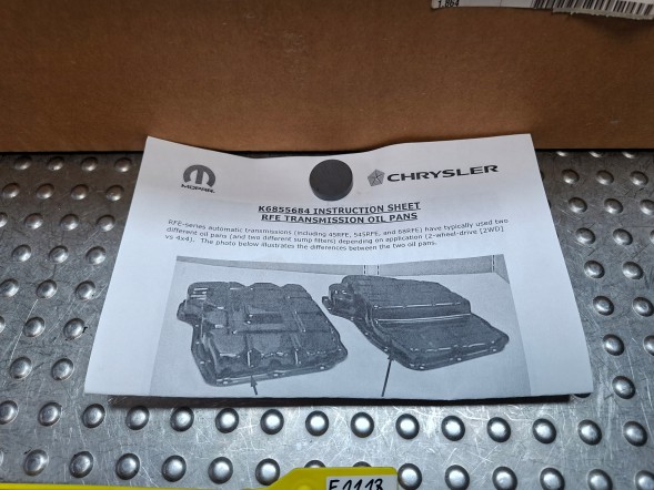 Jeep OE MISKA OLEJU SKRZYNI BIEGÓW AUTOMAT JEEP GRAND CHEROKEE WK 05- 4.7 5.7 V8 68065923AA ПІДДОН МАСЛА АВТОМАТИЧНОЇ КОРОБКИ ПЕРЕДАЧ JEEP GRAND CHEROKEE WK 4.7 5.7 V8 68065923AA
