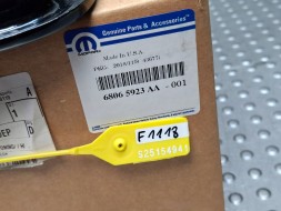 Jeep OE MISKA OLEJU SKRZYNI BIEGÓW AUTOMAT JEEP GRAND CHEROKEE WK 05- 4.7 5.7 V8 68065923AA ПІДДОН МАСЛА АВТОМАТИЧНОЇ КОРОБКИ ПЕРЕДАЧ JEEP GRAND CHEROKEE WK 4.7 5.7 V8 68065923AA