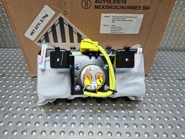 Jeep OE ПОДУШКА БЕЗПЕКИ AIRBAG ПАСАЖИРА JEEP COMPASS 17- 68374964AC CSEJT732AA