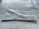 Renault OE 828218445R 82 82 184 45R renault megane 4 listwa ozdobna ochronna zgarniająca tylna tylnych tył drzwi lewych lewej lewego lewa chrom chromowana НОВА ОРИГІНАЛЬНА ПЛАНКА ХРОМ ДВЕРІ RENAULT MEGANE IV 2016-2023 ЛІВА LH ЗАДНЯ