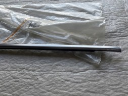 Renault OE 828218445R 82 82 184 45R renault megane 4 listwa ozdobna ochronna zgarniająca tylna tylnych tył drzwi lewych lewej lewego lewa chrom chromowana НОВА ОРИГІНАЛЬНА ПЛАНКА ХРОМ ДВЕРІ RENAULT MEGANE IV 2016-2023 ЛІВА LH ЗАДНЯ